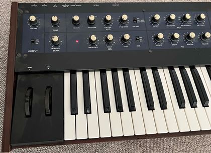 Korg-Polysix (needing servicing)